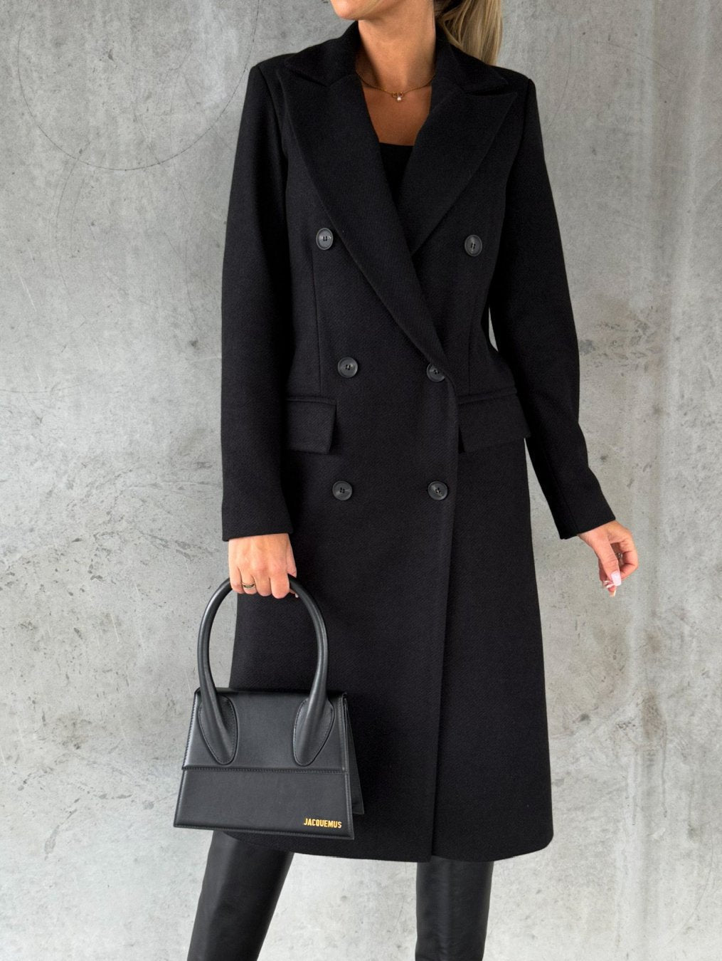Eleganter Damenmantel im Zweireiher-Stil mit praktischen Taschen - J&B - 1 - Atelier-Zofia