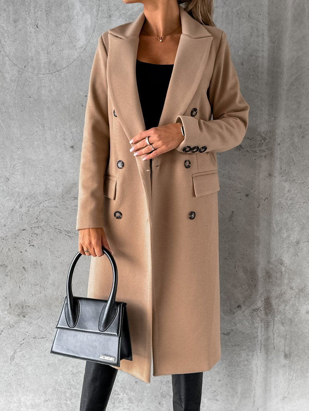 Eleganter Damenmantel im Zweireiher-Stil mit praktischen Taschen - J&B - 2 - Atelier-Zofia