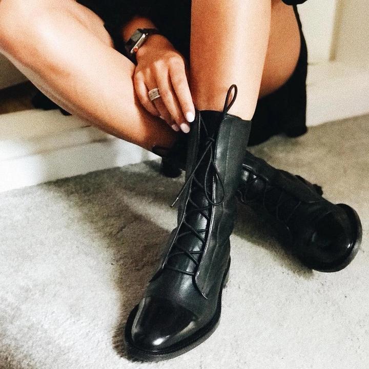 Damen Schnürstiefeletten mit elegantem Glanz - J&B - 2 - Atelier-Zofia
