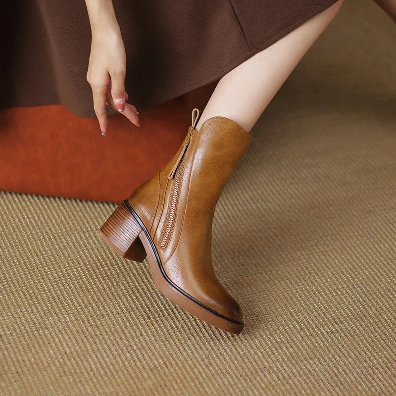 Elegante Damen Stiefeletten mit seitlichem Reißverschluss und komfortablem Blockabsatz - J&B - 7 - Atelier-Zofia