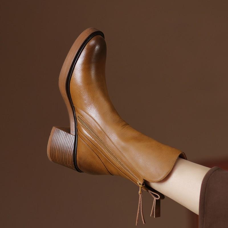 Elegante Damen Stiefeletten mit seitlichem Reißverschluss und komfortablem Blockabsatz - J&B - 8 - Atelier-Zofia