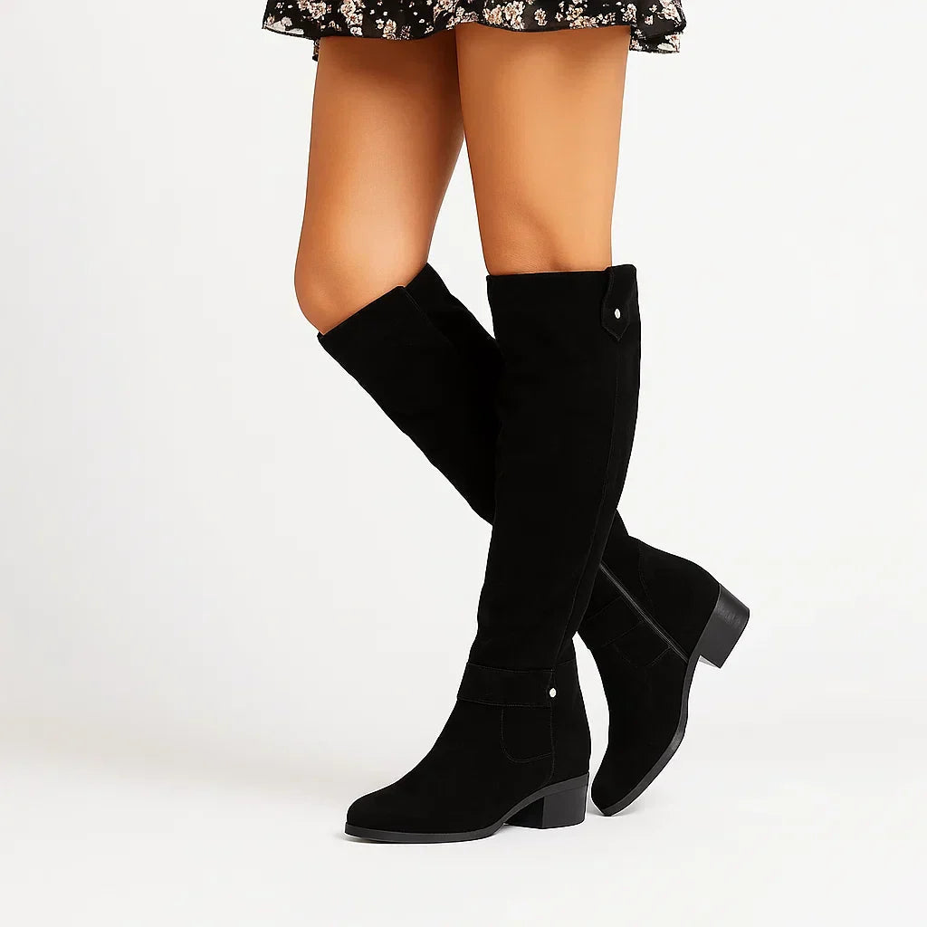 Modische kniehohe Damenstiefel mit komfortablem Blockabsatz und praktischem Reißverschluss - J&B - 2 - Atelier-Zofia