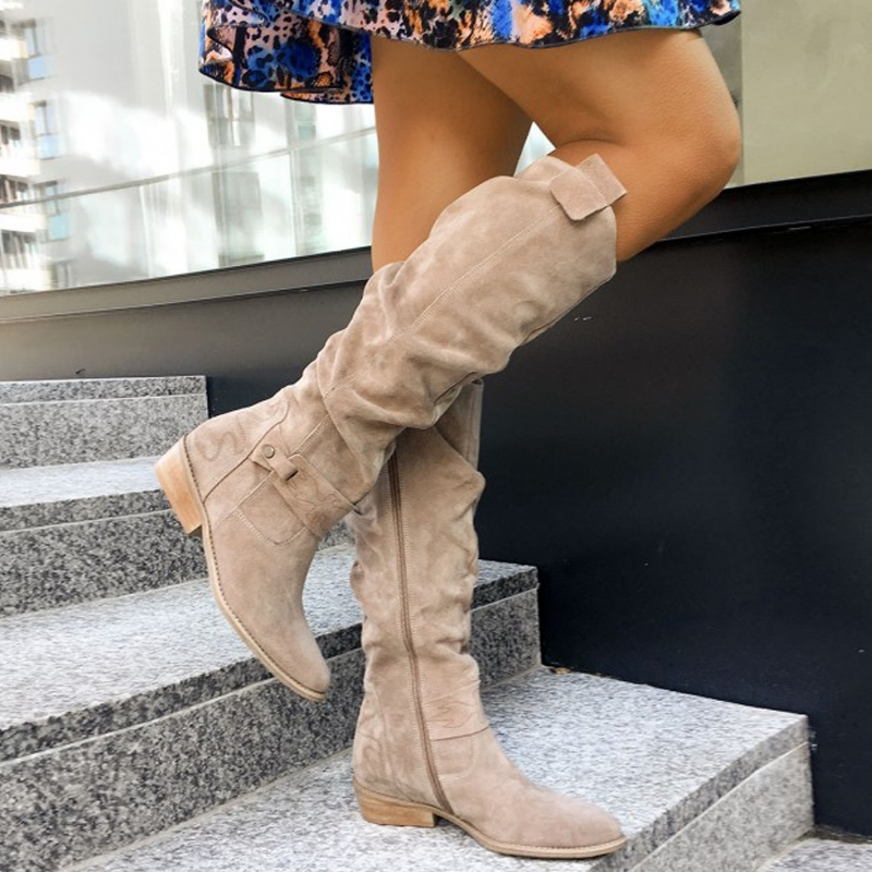Stilvolle kniehohe Damenstiefel mit seitlichem Reißverschluss und bequemer Fußbettung - J&B - 1 - Atelier-Zofia