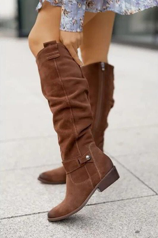Stilvolle kniehohe Damenstiefel mit seitlichem Reißverschluss und bequemer Fußbettung - J&B - 3 - Atelier-Zofia