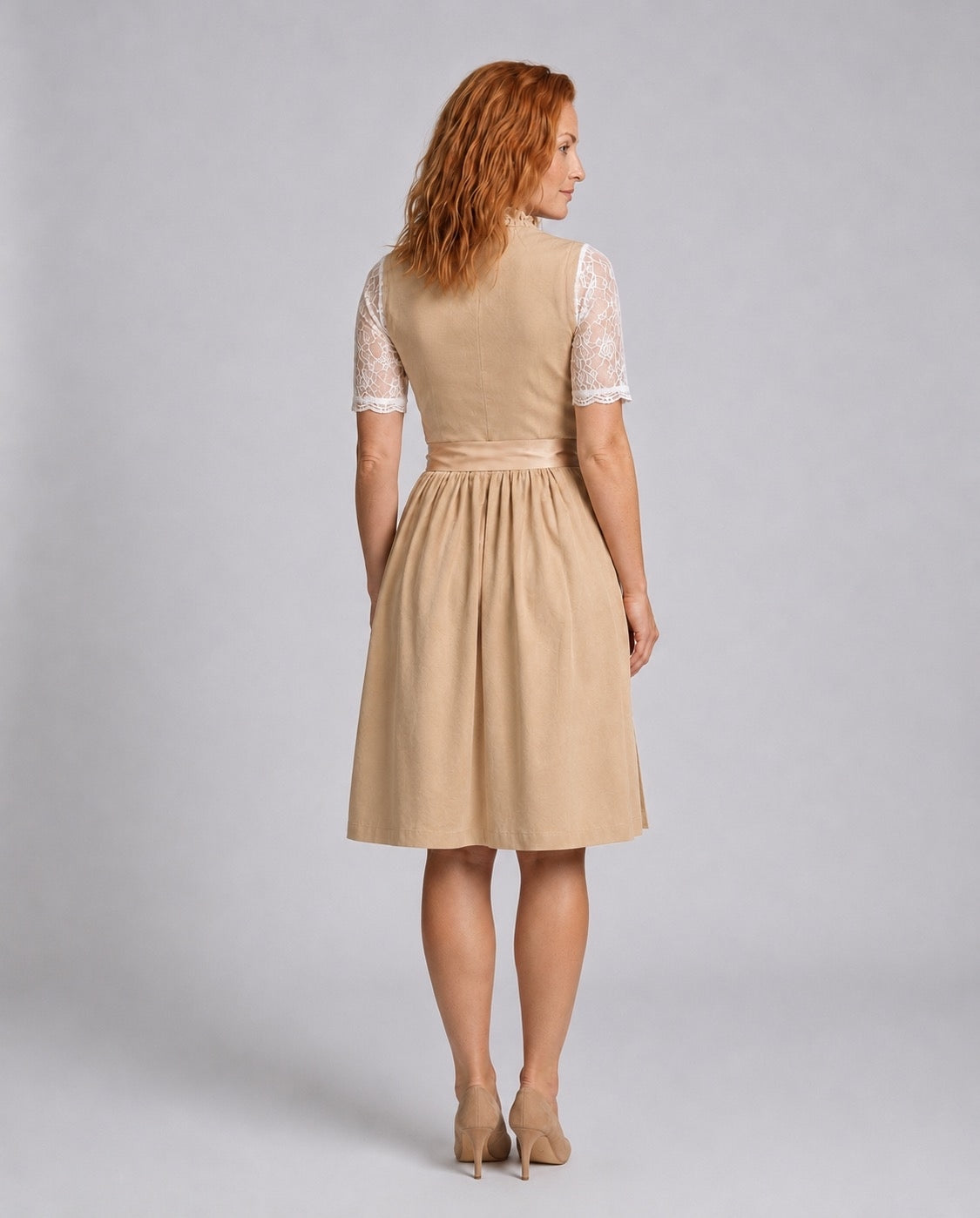 Traditionelles Damen Dirndl mit floralen Mustern und Spitze - J&B - 2 - Atelier-Zofia