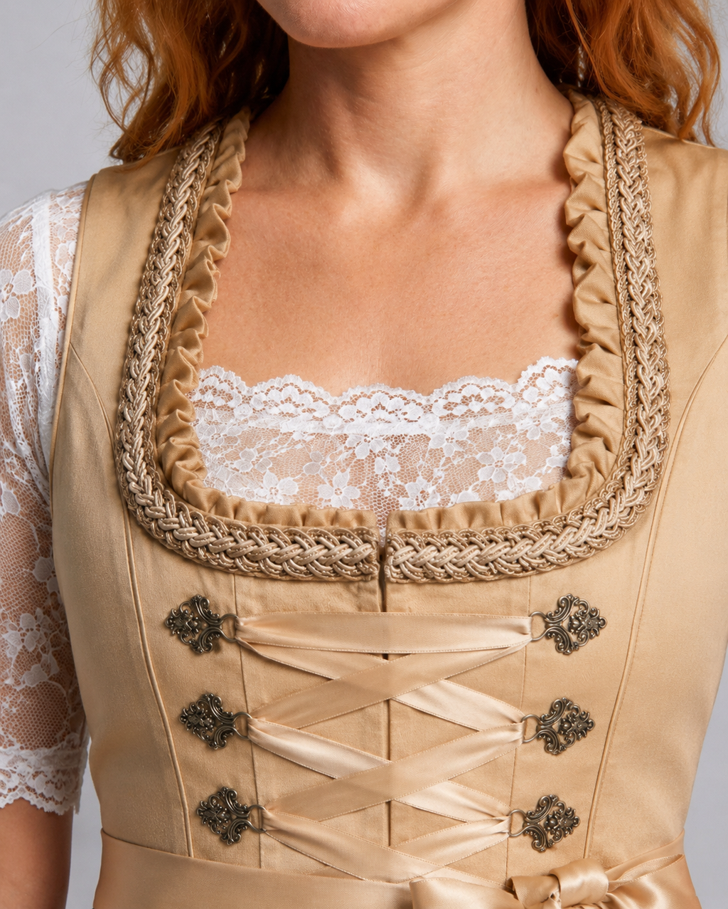 Traditionelles Damen Dirndl mit floralen Mustern und Spitze - J&B - 5 - Atelier-Zofia