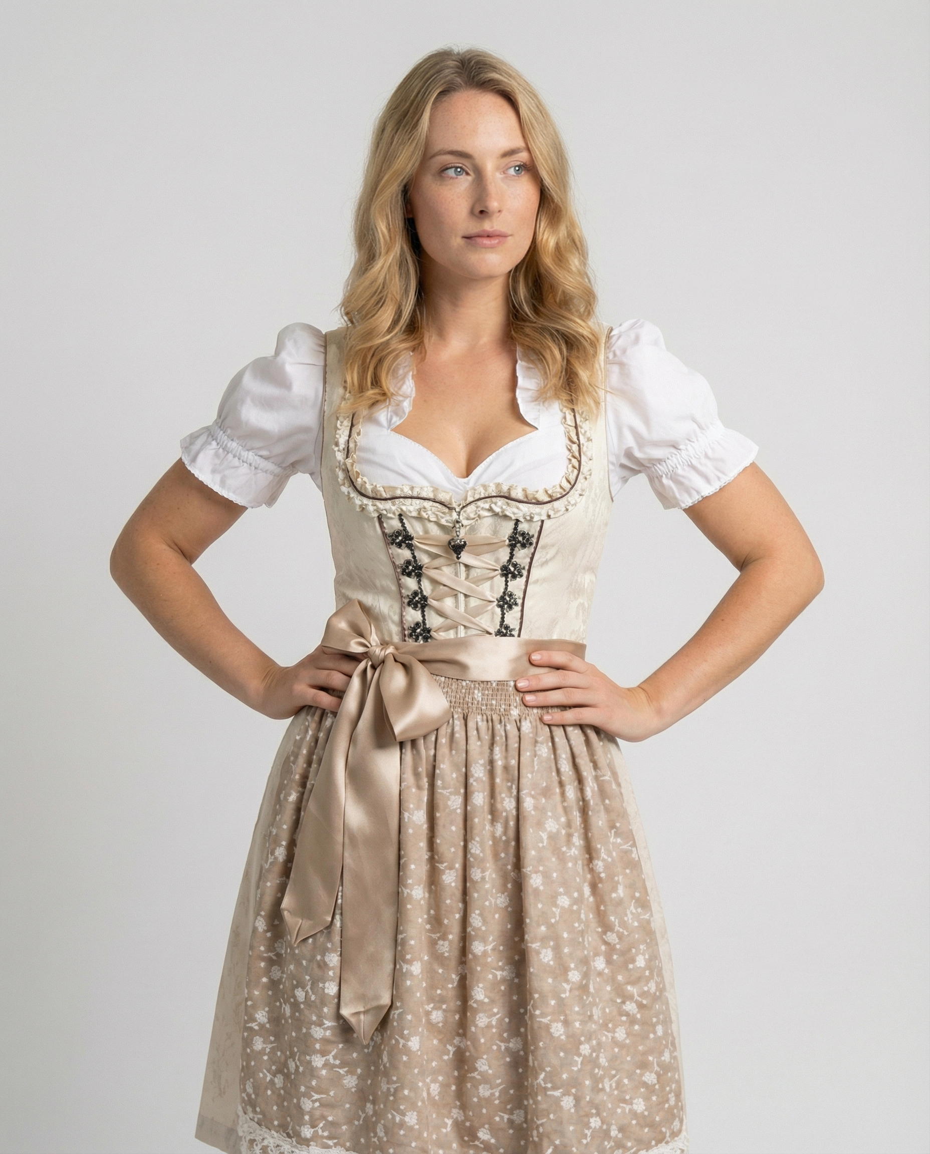 Traditionelles Dirndl für Damen mit floralem Design - J&B - 2 - Atelier-Zofia