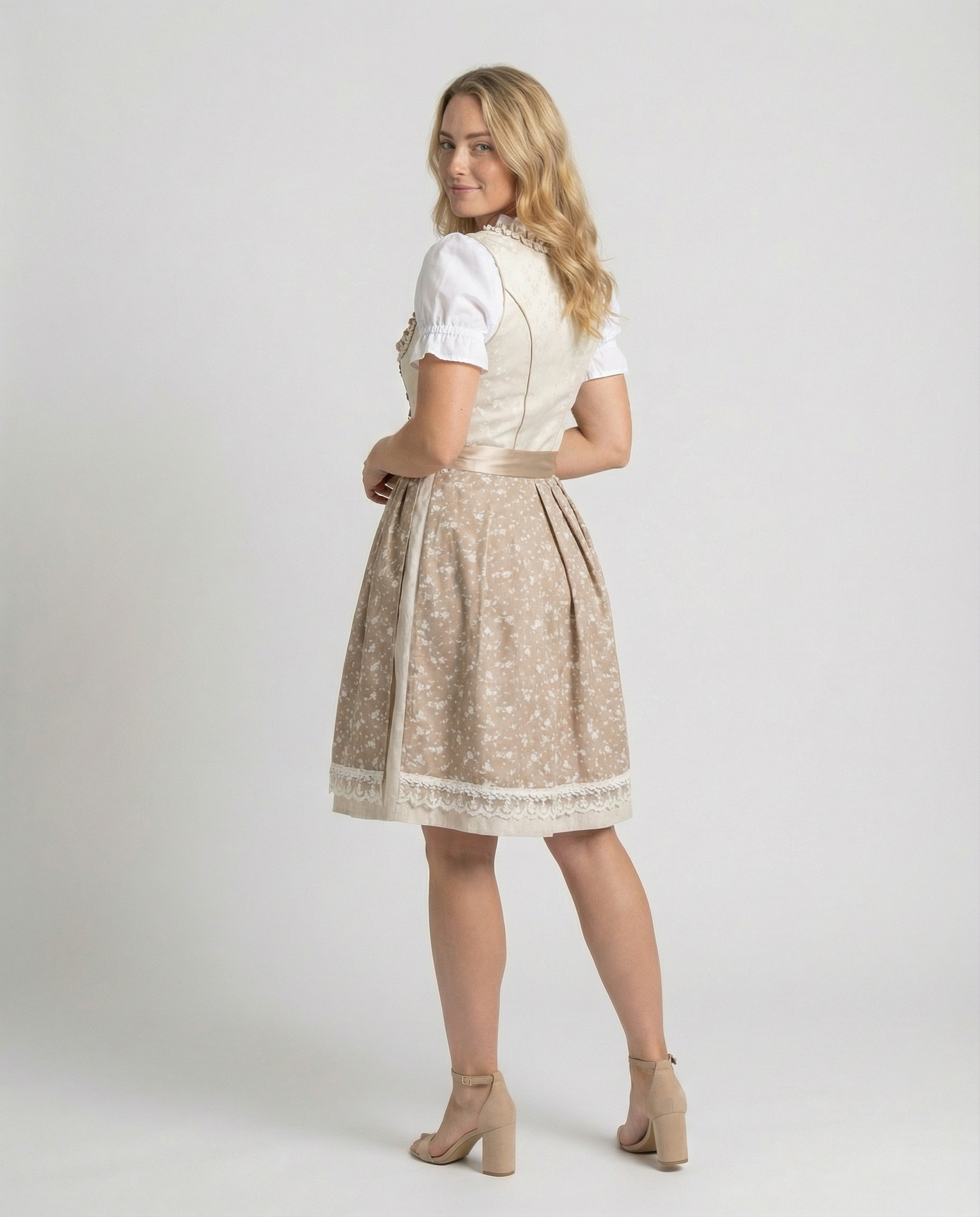 Traditionelles Dirndl für Damen mit floralem Design - J&B - 3 - Atelier-Zofia