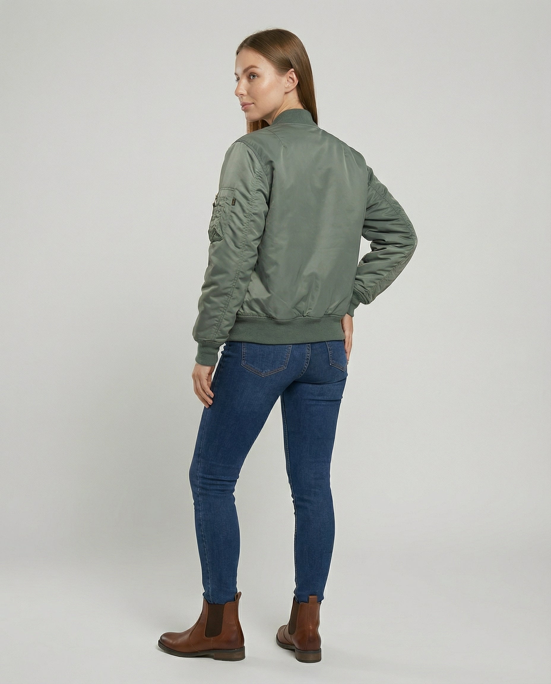 Damen Bomberjacke – Stylische Passform mit praktischen Taschen von J&B - 4 - Atelier-Zofia