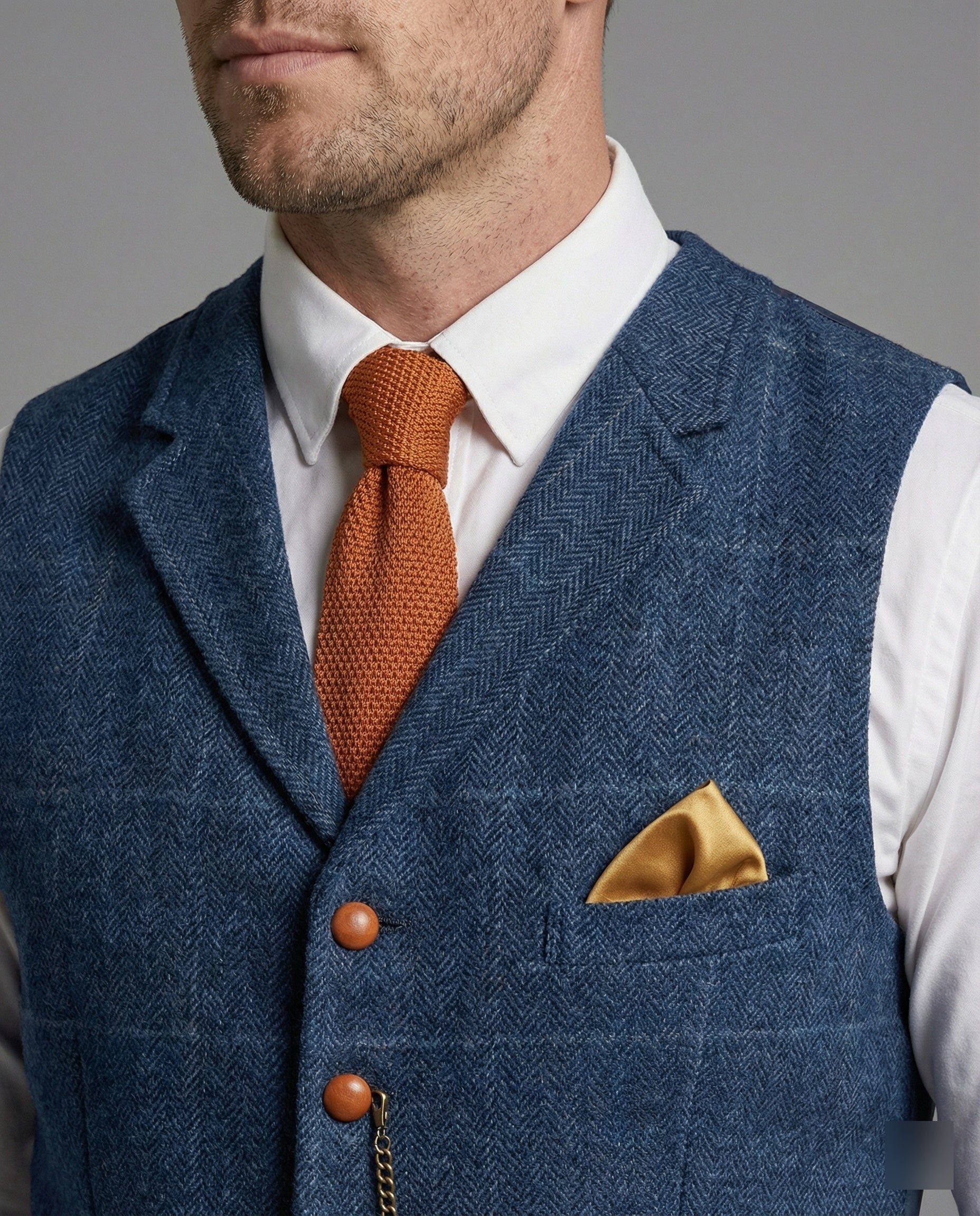 Herren Weste mit Fischgrätenmuster und Kettenakzent - J&B - 5 - Atelier-Zofia