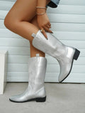 Stylische Damen Cowboystiefel mit Blockabsatz und dekorativer Stickerei - J&B - 1 - Atelier-Zofia