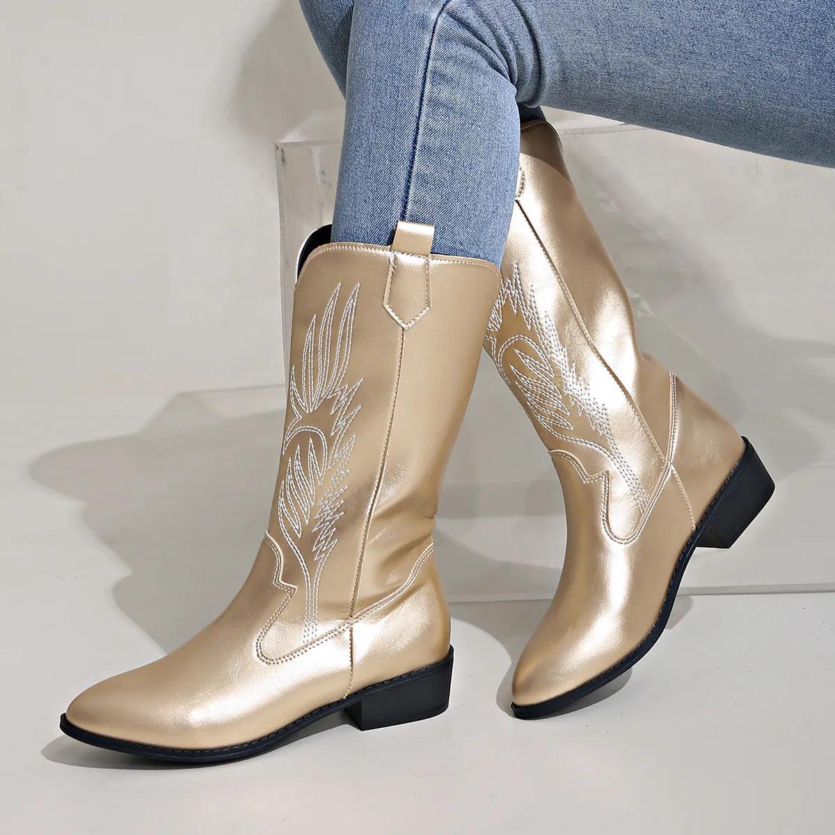 Stylische Damen Cowboystiefel mit Blockabsatz und dekorativer Stickerei - J&B - 3 - Atelier-Zofia