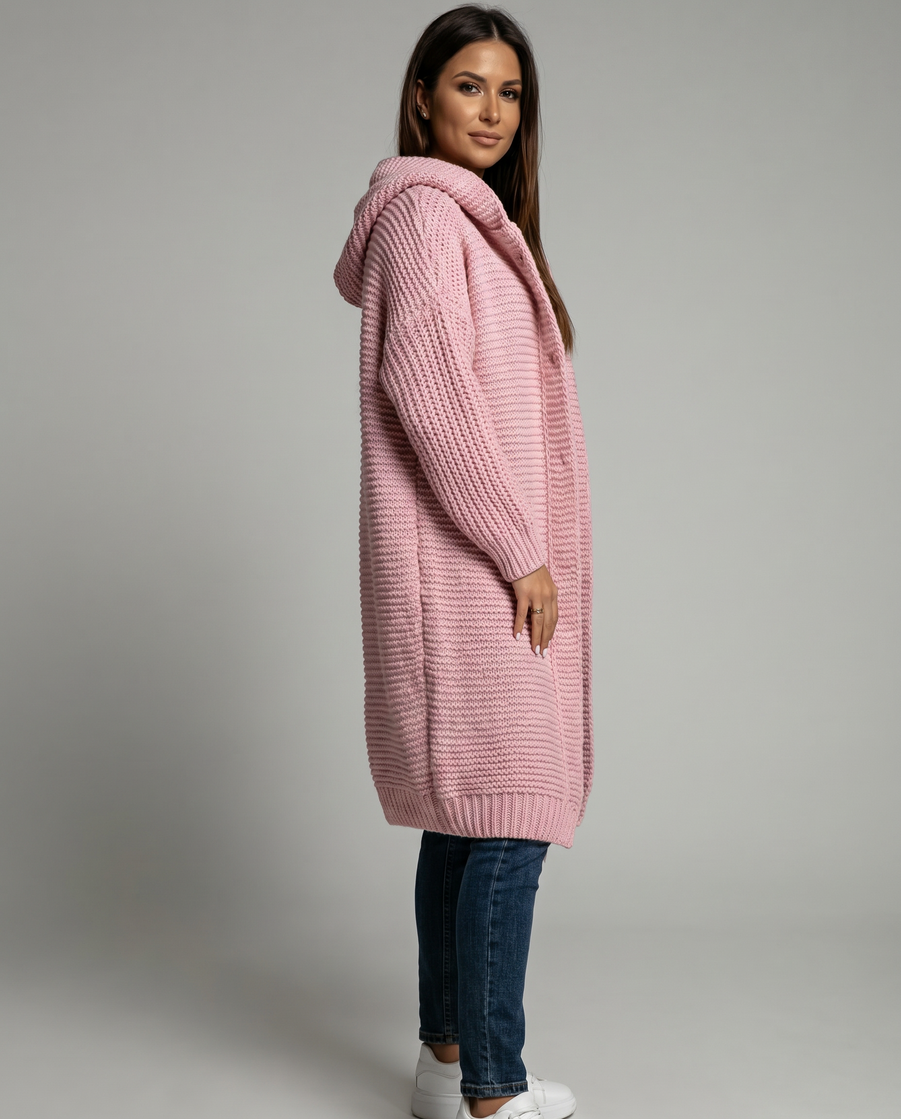 Damen Kapuzen-Strickjacke im Oversize-Stil mit strukturierten Details - J&B - 3 - Atelier-Zofia