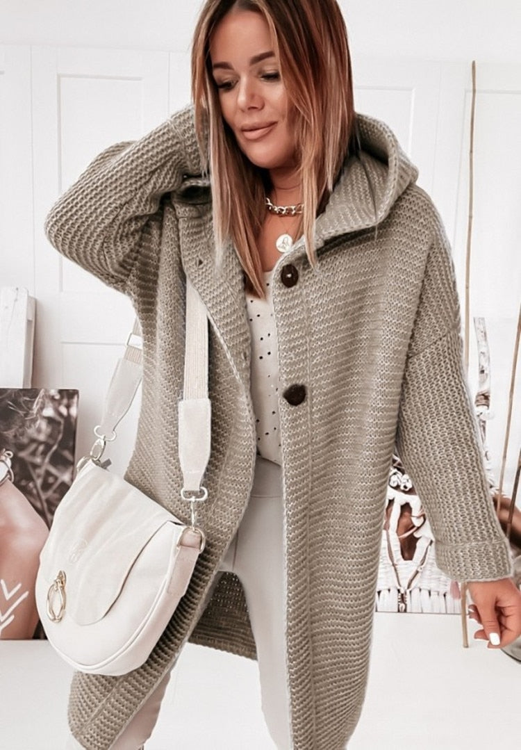 Damen Kapuzen-Strickjacke im Oversize-Stil mit strukturierten Details - J&B - 5 - Atelier-Zofia