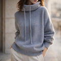 Modischer Damen-Hoodie mit lässigem Schnitt, Wasserfallkragen und strukturierten Details - J&B - 1 - Atelier-Zofia