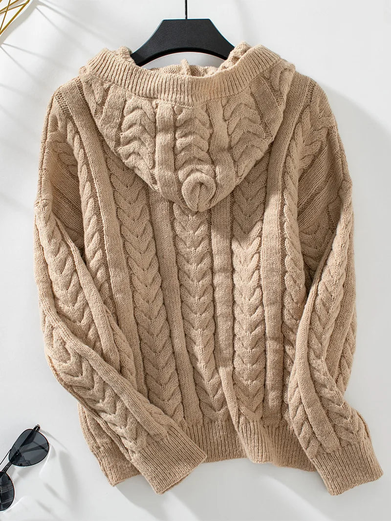 Damen Strick-Hoodie mit Knopfdetail und legerer Passform - J&B - 2 - Atelier-Zofia