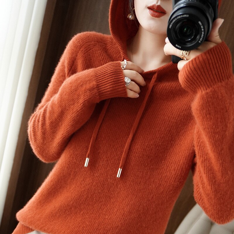 Damen-Hoodie mit lässiger Silhouette und verstellbarem Kordelzug - J&B - 5 - Atelier-Zofia
