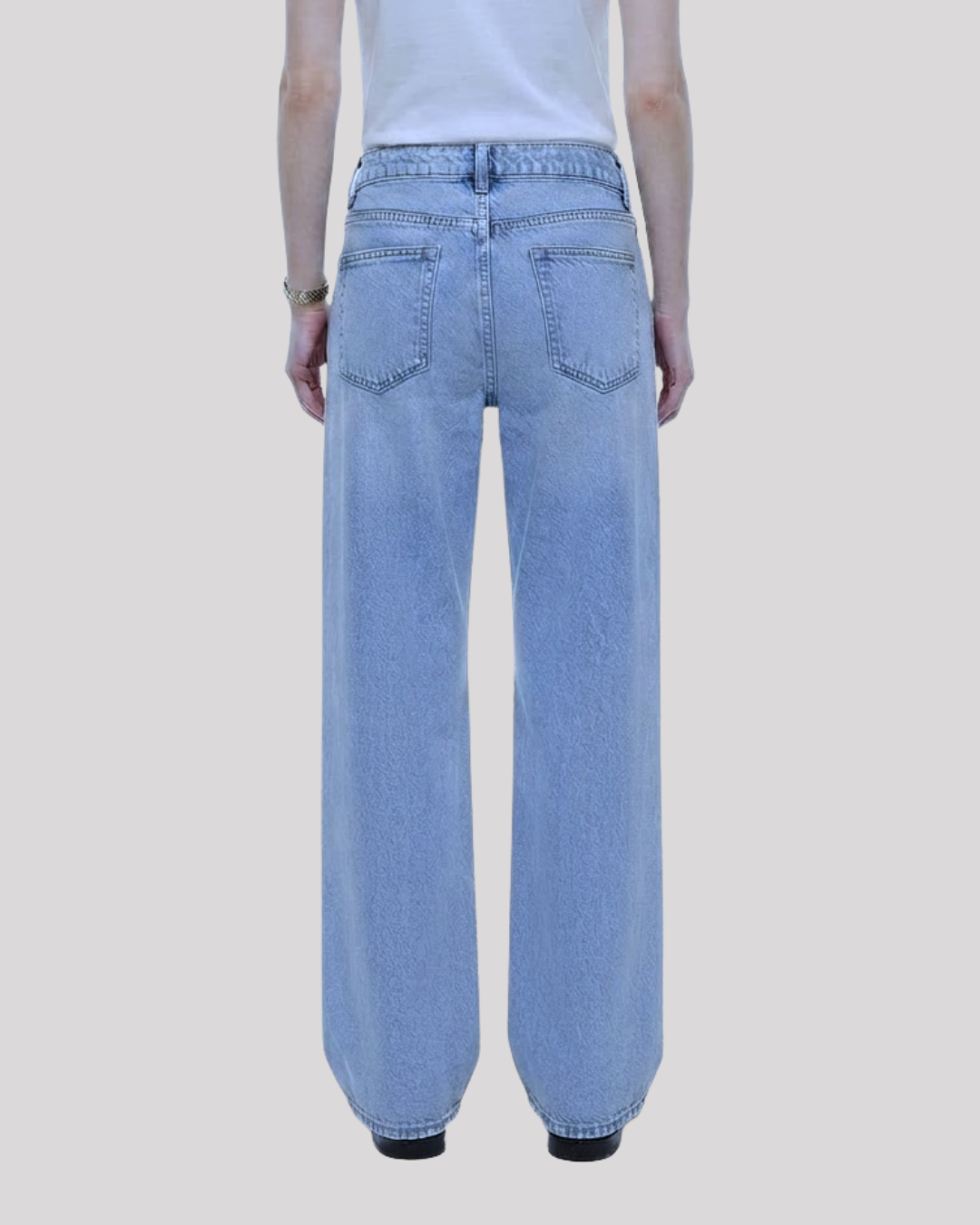 Bequeme Damenjeans mit weitem Bein in sanfter Hellblau-Waschung - J&B - 3 - Atelier-Zofia