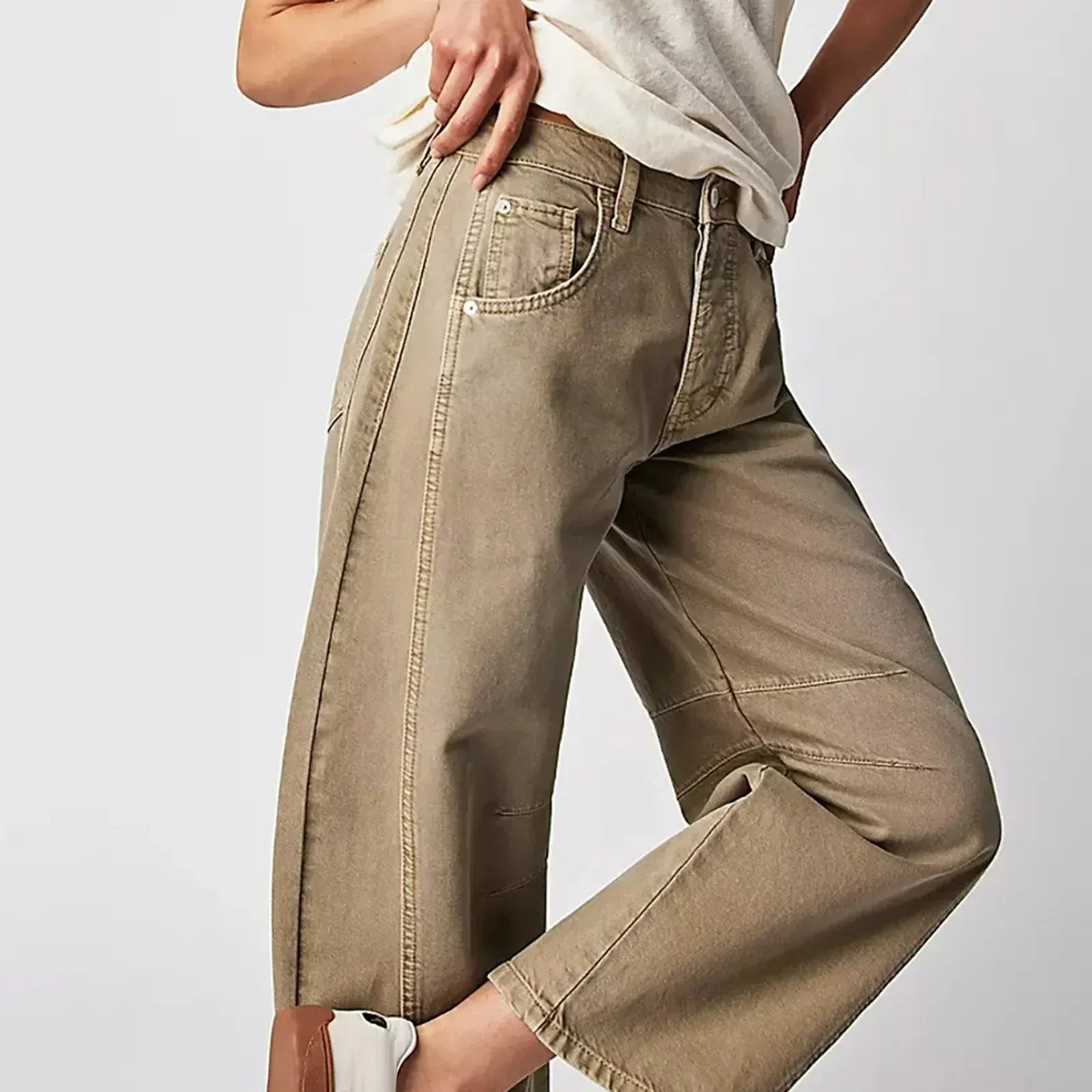 Weit geschnittene Damenhose mit hoher Taille und entspannter Passform - J&B - 2 - Atelier-Zofia