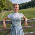 Damenkleid im traditionellen Oktoberfest-Stil mit verspielter Schleife - 1 - Atelier-Zofia