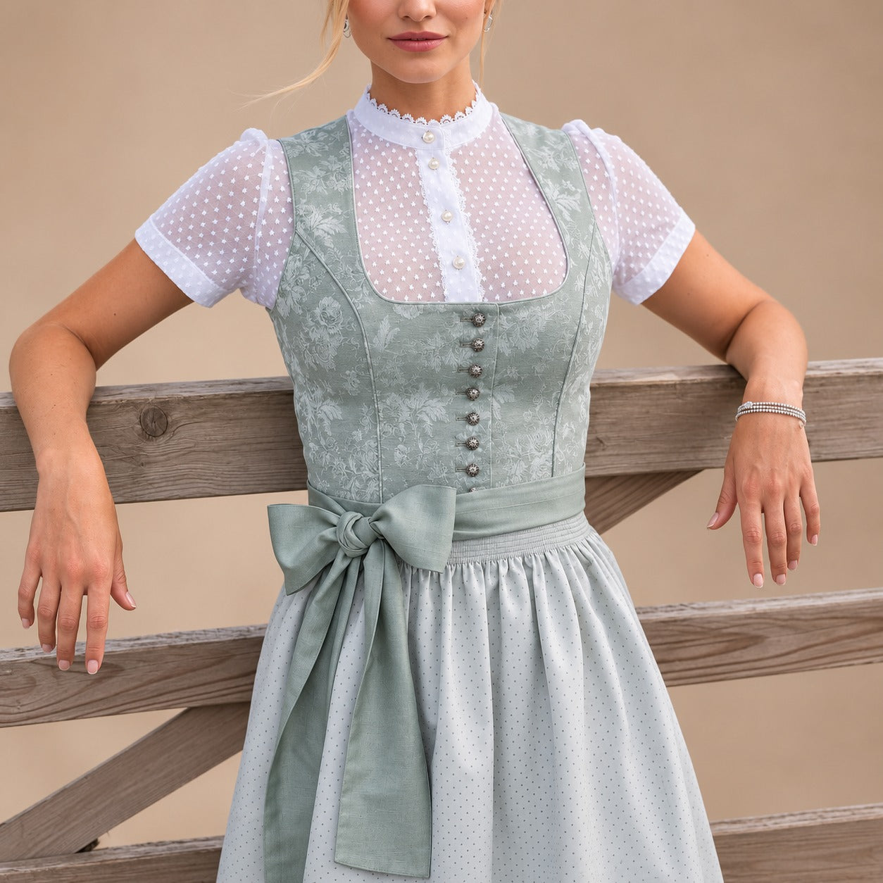 Damenkleid im traditionellen Oktoberfest-Stil mit verspielter Schleife - 4 - Atelier-Zofia