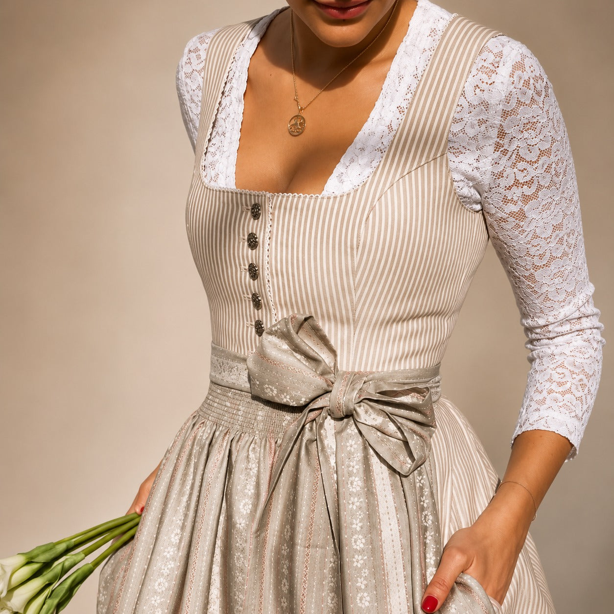 Damenkleid im traditionellen Oktoberfest-Stil mit verspielter Schleife - 5 - Atelier-Zofia