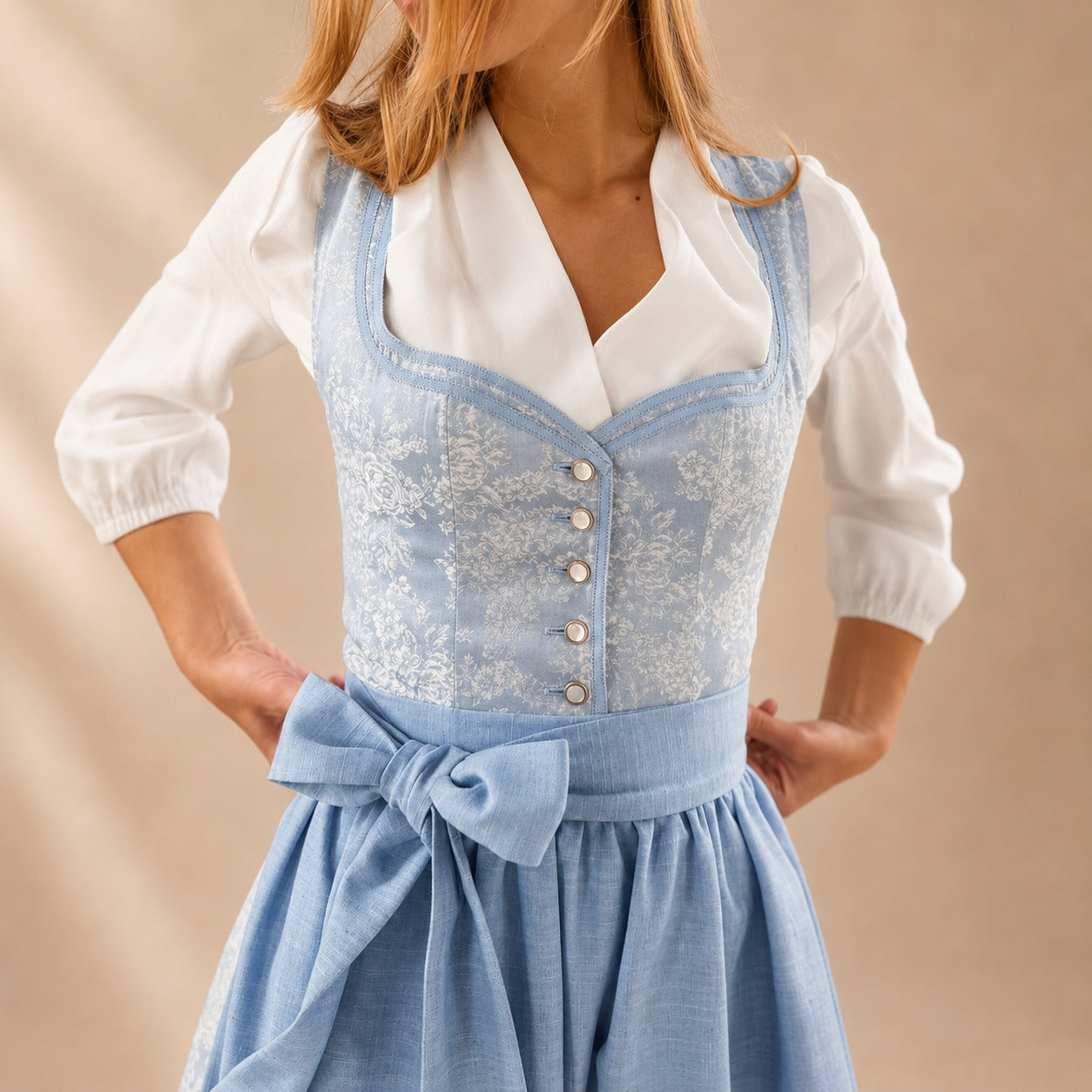 Damenkleid im traditionellen Oktoberfest-Stil mit verspielter Schleife - 6 - Atelier-Zofia