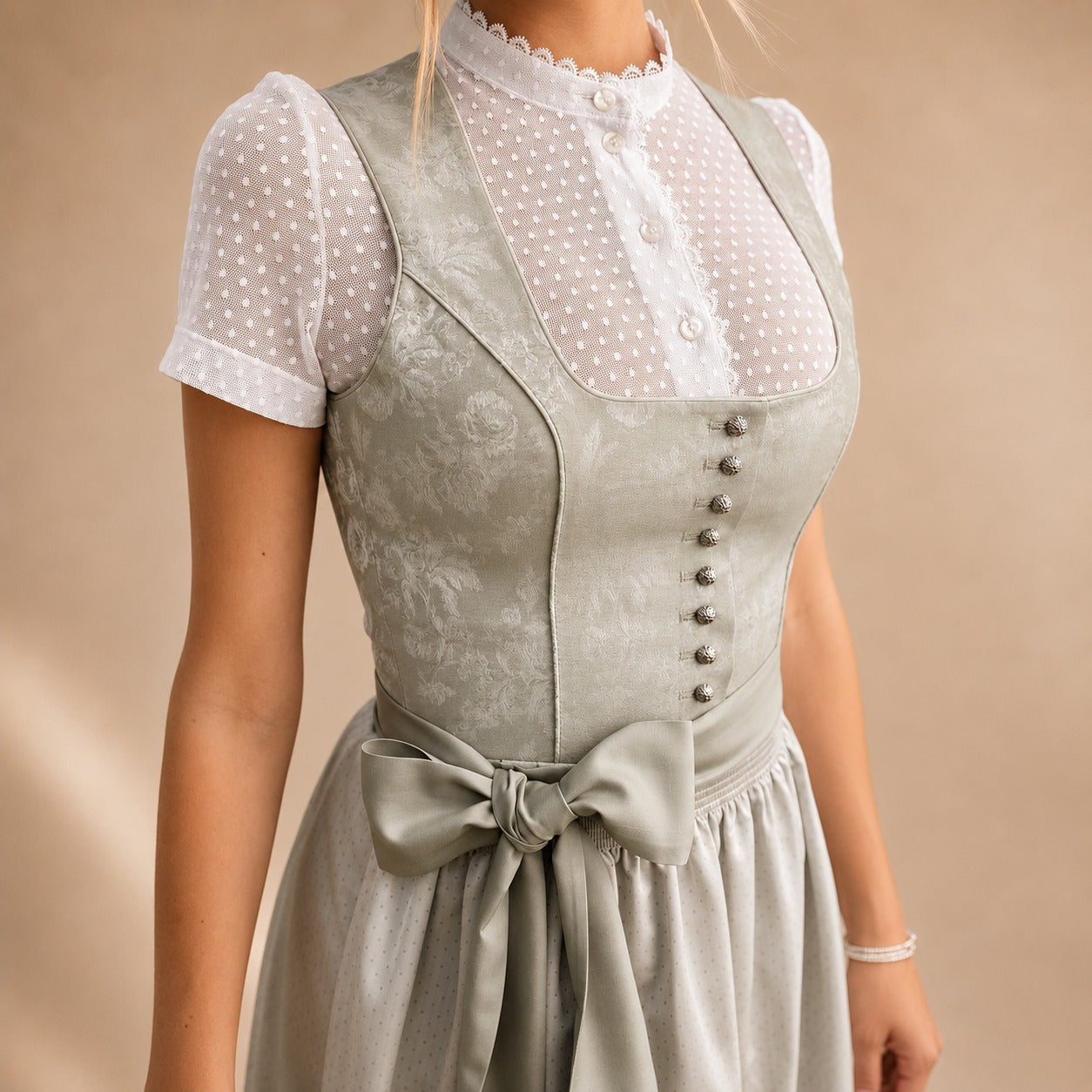 Damenkleid im traditionellen Oktoberfest-Stil mit verspielter Schleife - 7 - Atelier-Zofia