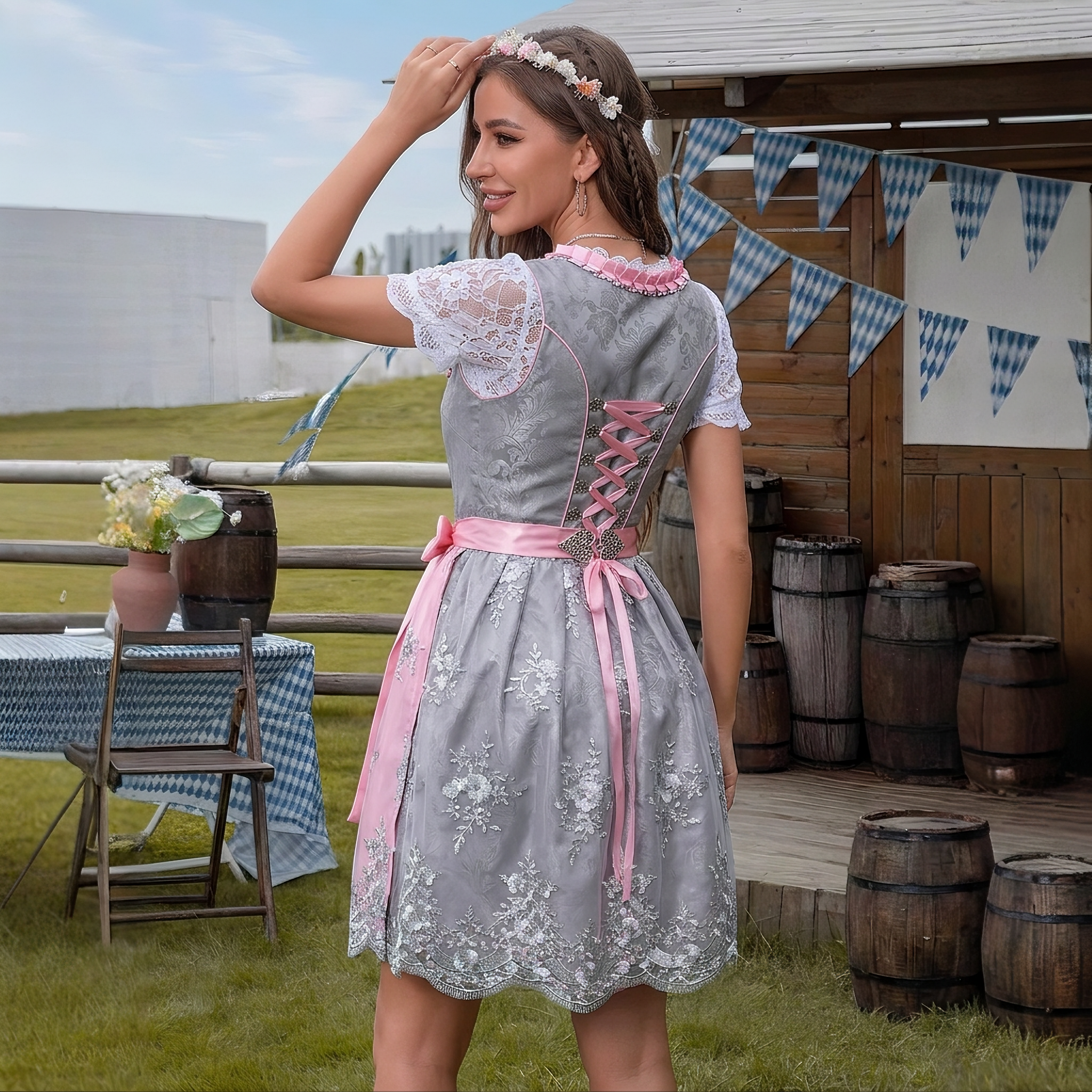 Dirndl Damen mit Spitzenärmel und floralen Akzenten | A&Z - 2 - Atelier-Zofia