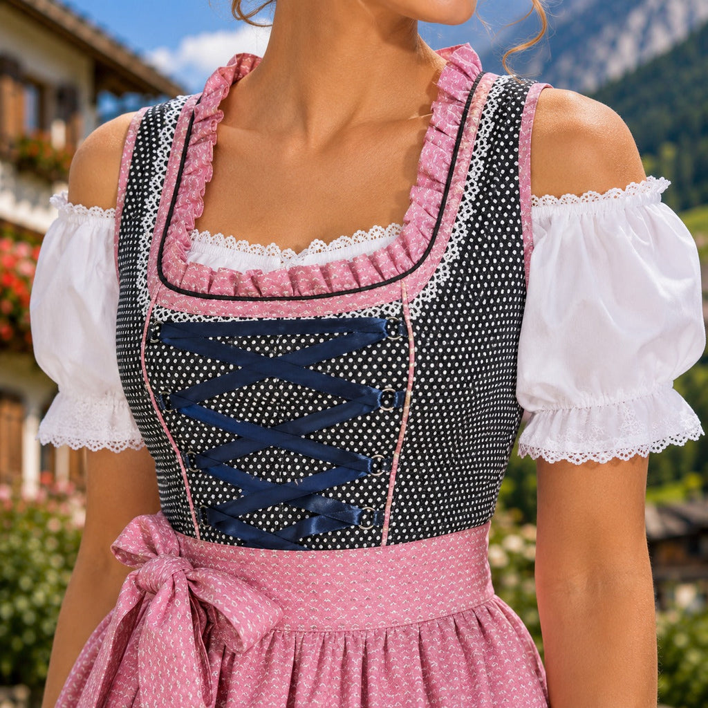 Dirndl Damen mit figurbetonter Silhouette und verspielten Details | A&Z - 3 - Atelier-Zofia