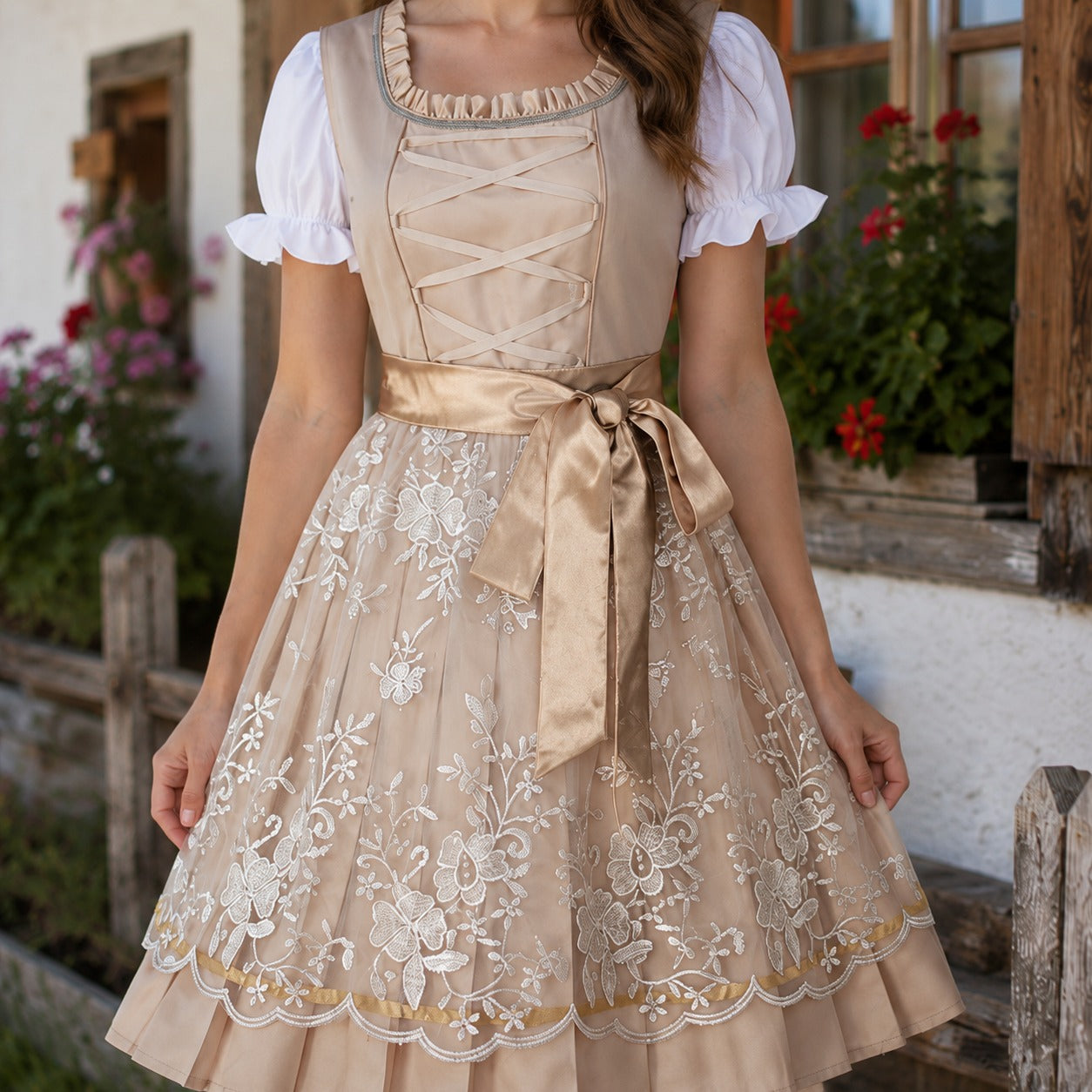 Dirndl Damen mit ausgestelltem Rock und floralem Design | A&Z - 4 - Atelier-Zofia
