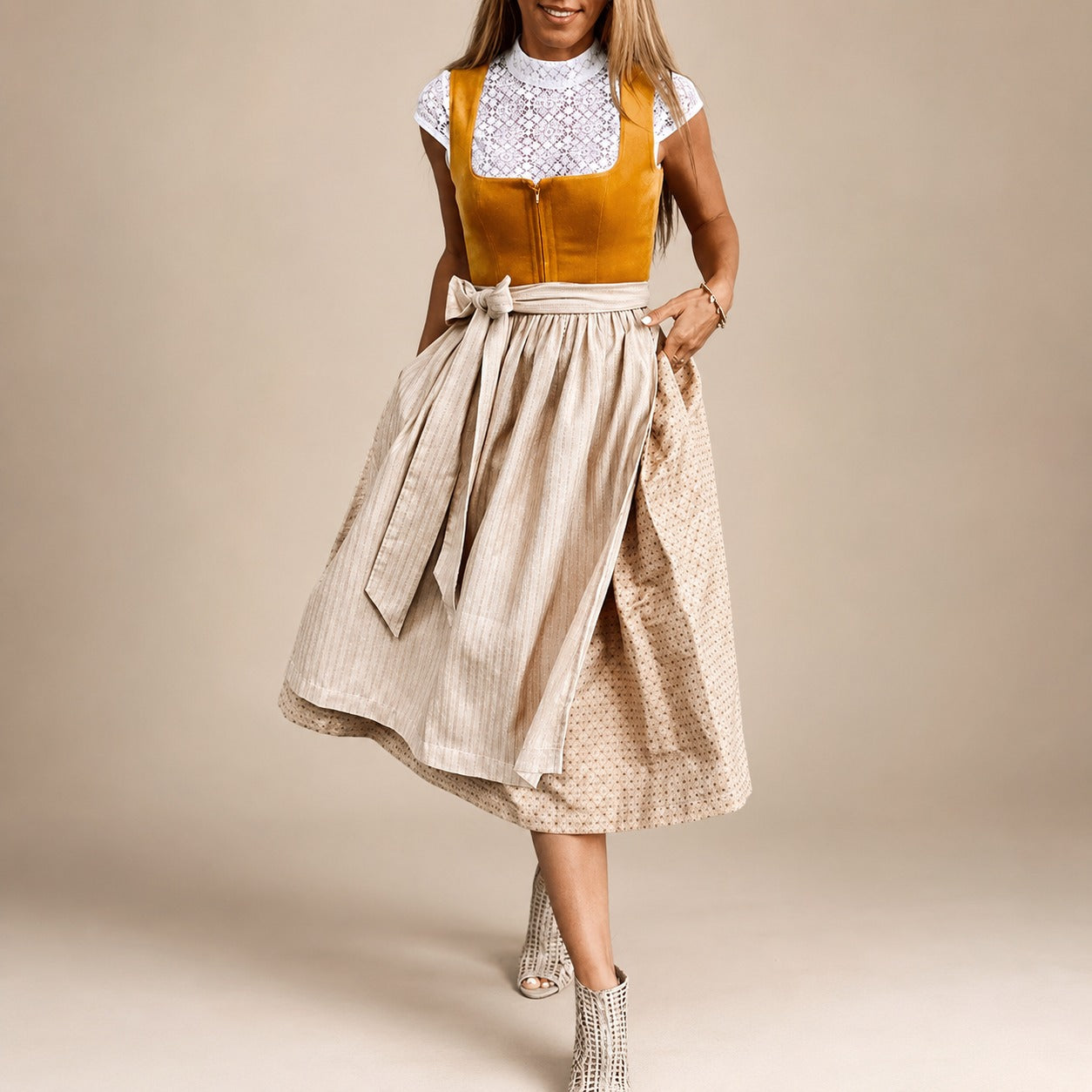 Dirndl Damen mit taillierter Silhouette und schwingendem Rock | A&Z - 4 - Atelier-Zofia