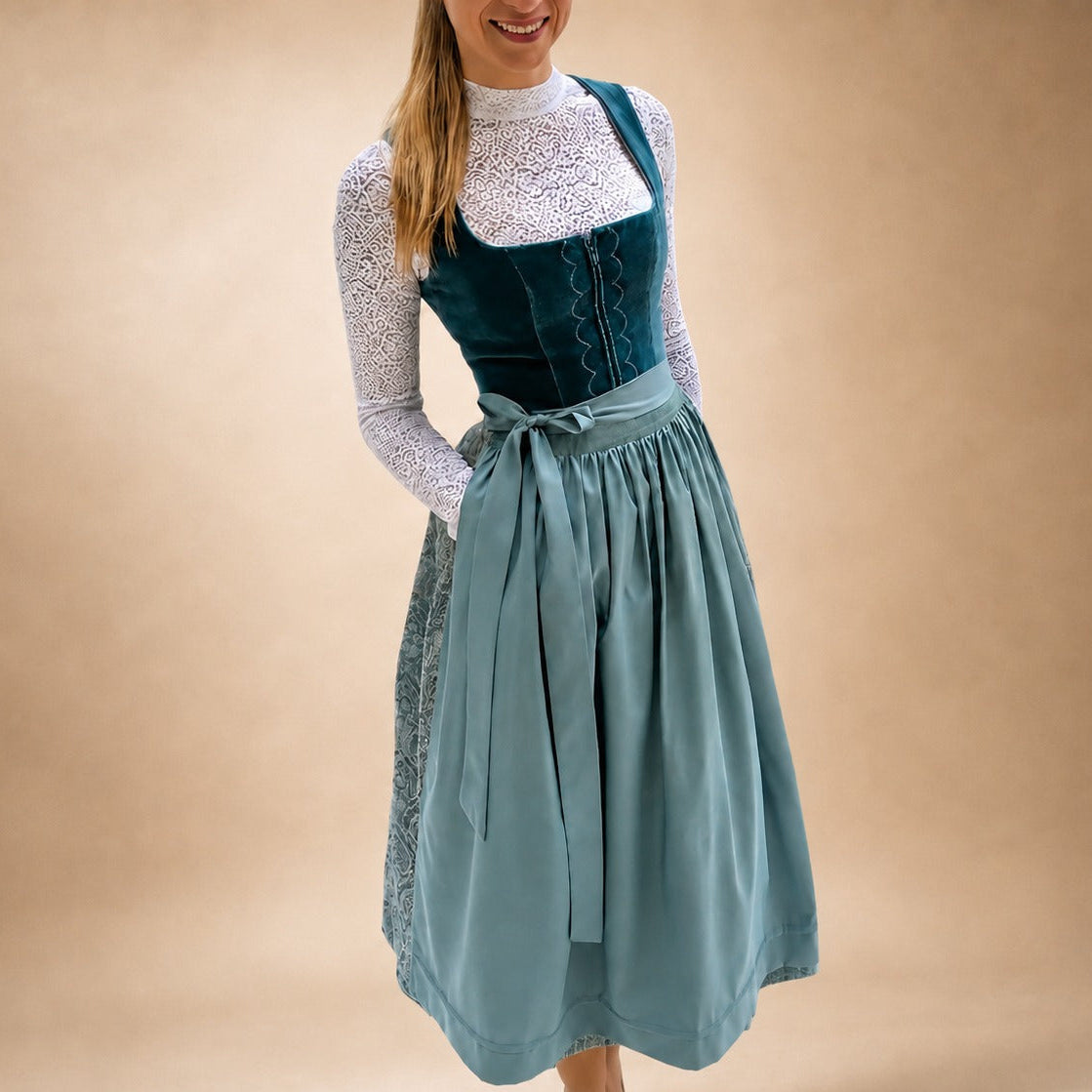 Dirndl Damen mit eleganter Schnürung und fließendem Rock | A&Z - 4 - Atelier-Zofia