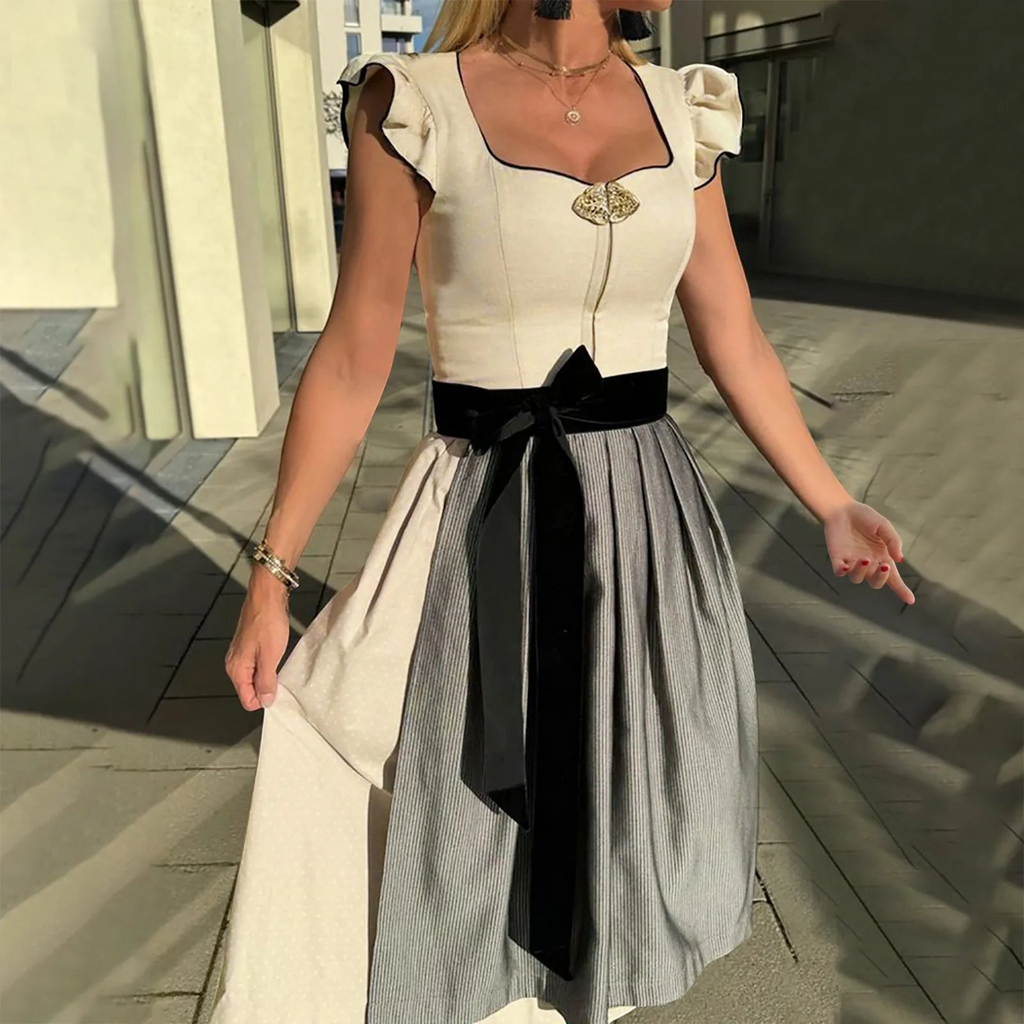 Dirndl Damen mit Rüschenärmeln und figurbetonter Silhouette | A&Z - 3 - Atelier-Zofia