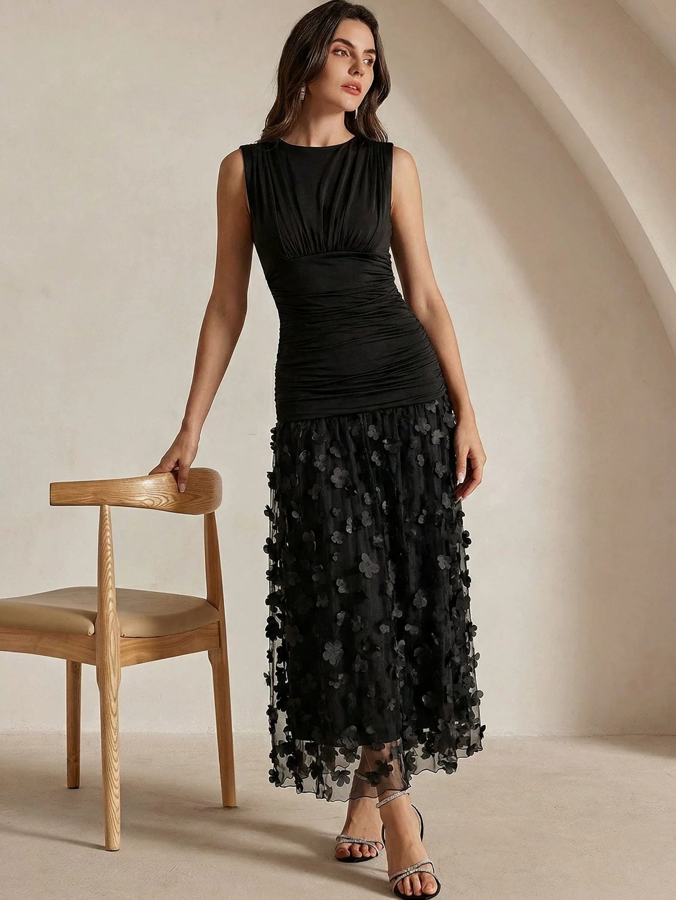 Maxikleid Damen mit gerafftem Oberteil und floralem Overlay | A&Z - 3 - Atelier-Zofia