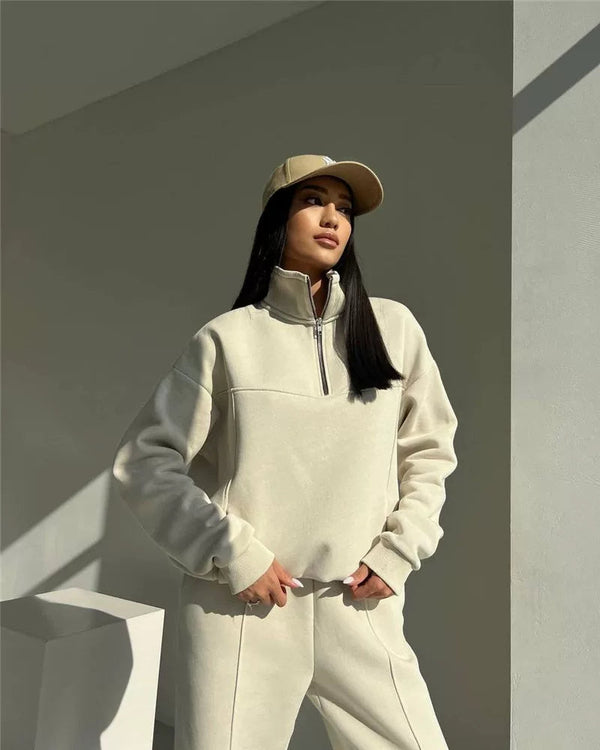 Lounge Set Damen: Bequeme Sweatjacke mit Reißverschluss und passender Hose | A&Z - 1 - Atelier-Zofia