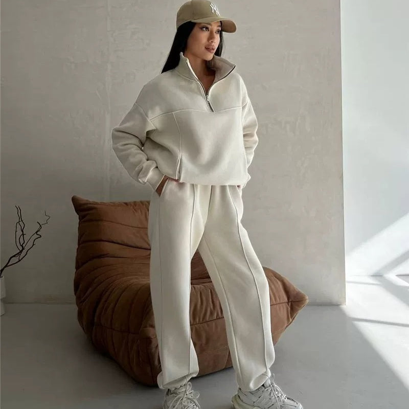 Lounge Set Damen: Bequeme Sweatjacke mit Reißverschluss und passender Hose | A&Z - 3 - Atelier-Zofia