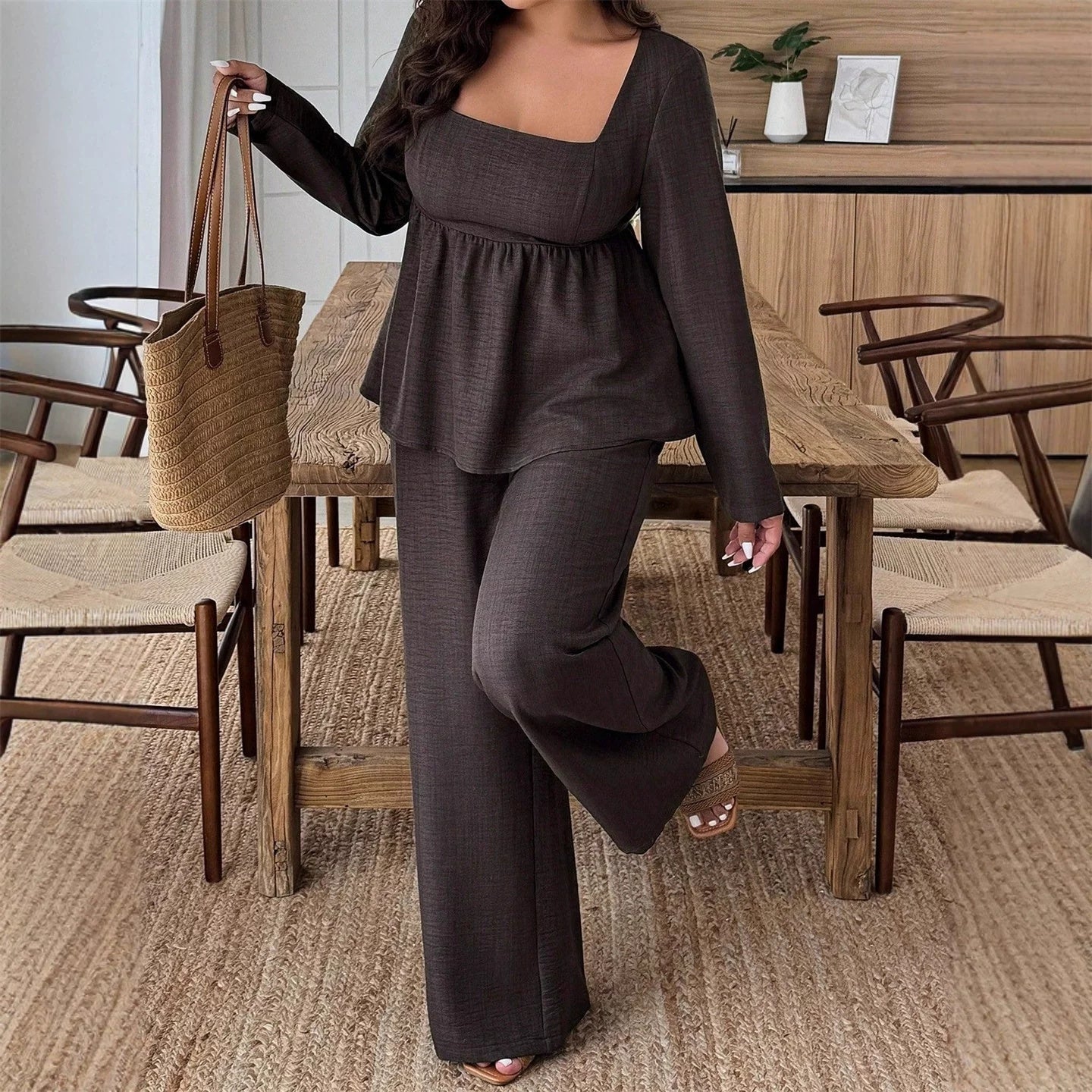 Zwei-teiliges Damen-Outfit mit quadratischem Ausschnitt und weitem Bein | A&Z - 4 - Atelier-Zofia