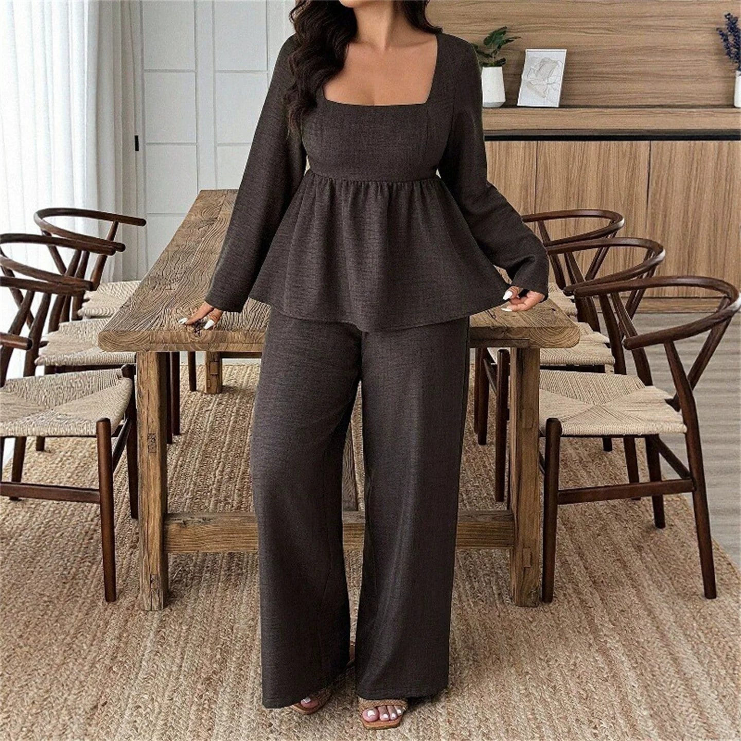 Zwei-teiliges Damen-Outfit mit quadratischem Ausschnitt und weitem Bein | A&Z - 5 - Atelier-Zofia