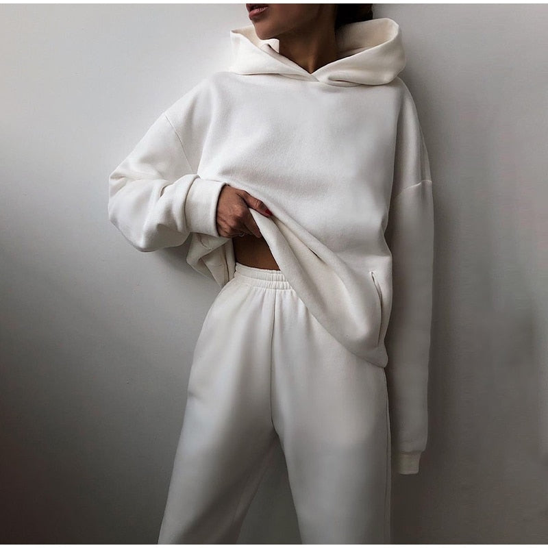 Lounge Set Damen mit Kapuze in lässigem Stil und Oversize-Schnitt | A&Z - 4 - Atelier-Zofia