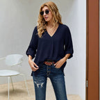 Bluse Damen beige lässig mit V-Ausschnitt und 3/4-Ärmeln - 10 - Atelier-Zofia