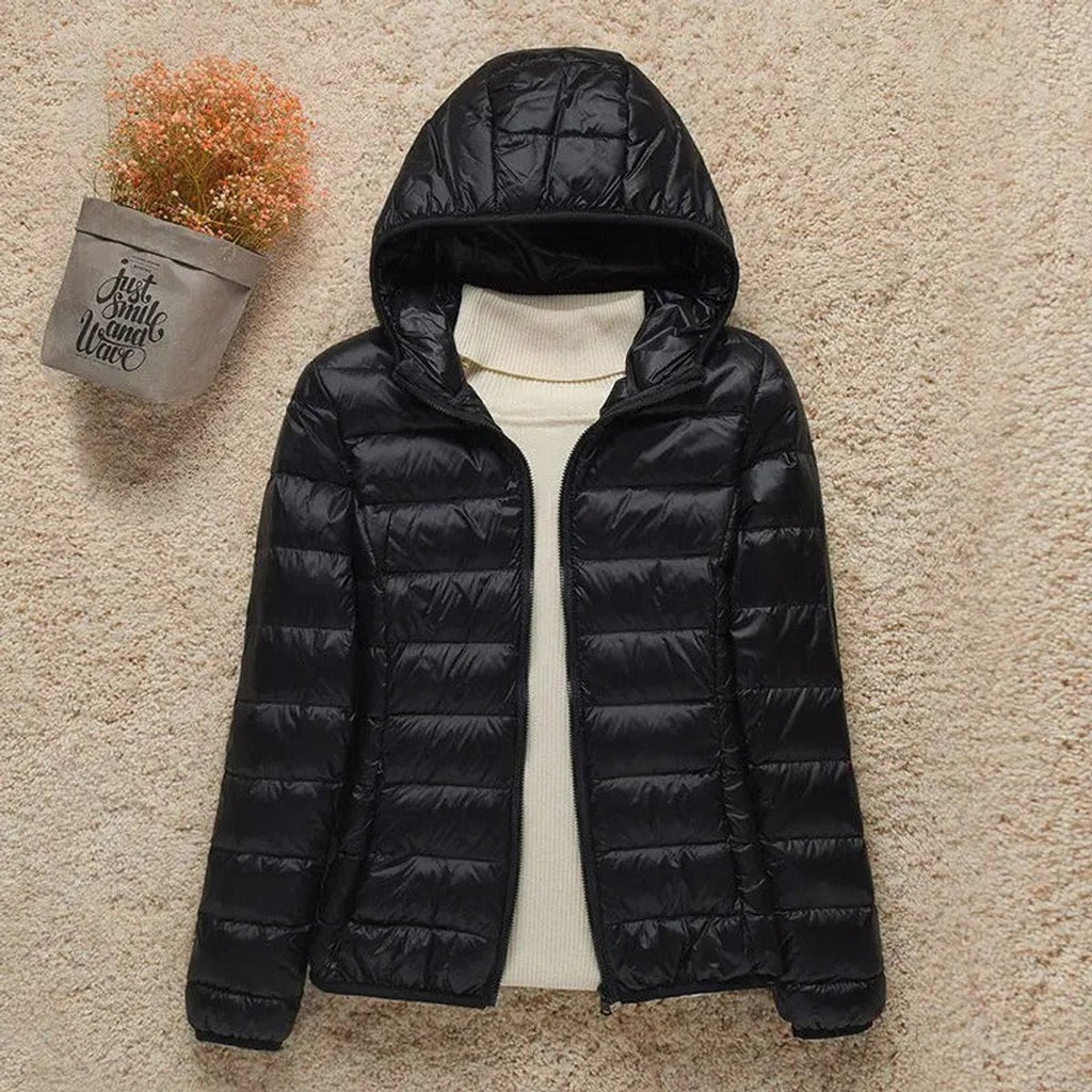 Damenjacke schwarz tailliert mit Kapuze und Steppdetails - 2 - Atelier-Zofia