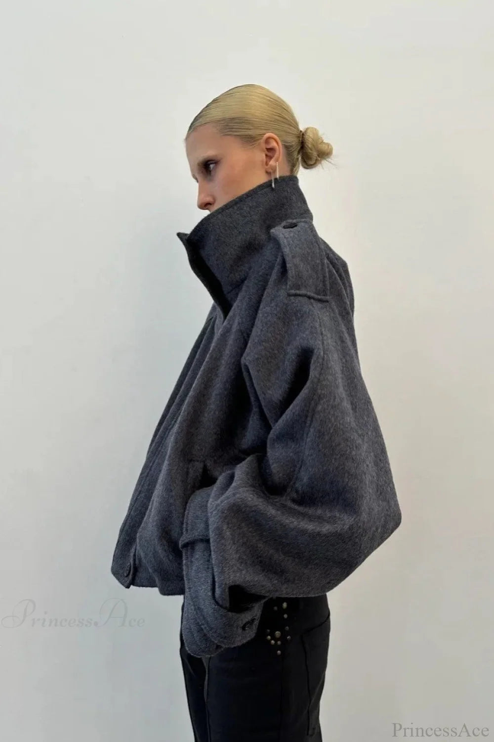 Jacke Damen beige oversized mit Stehkragen und Knopfverschluss - 5 - Atelier-Zofia