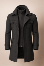 Wollmantel Herren schwarz tailliert mit Stehkragen und Taschen - 3 - Atelier-Zofia