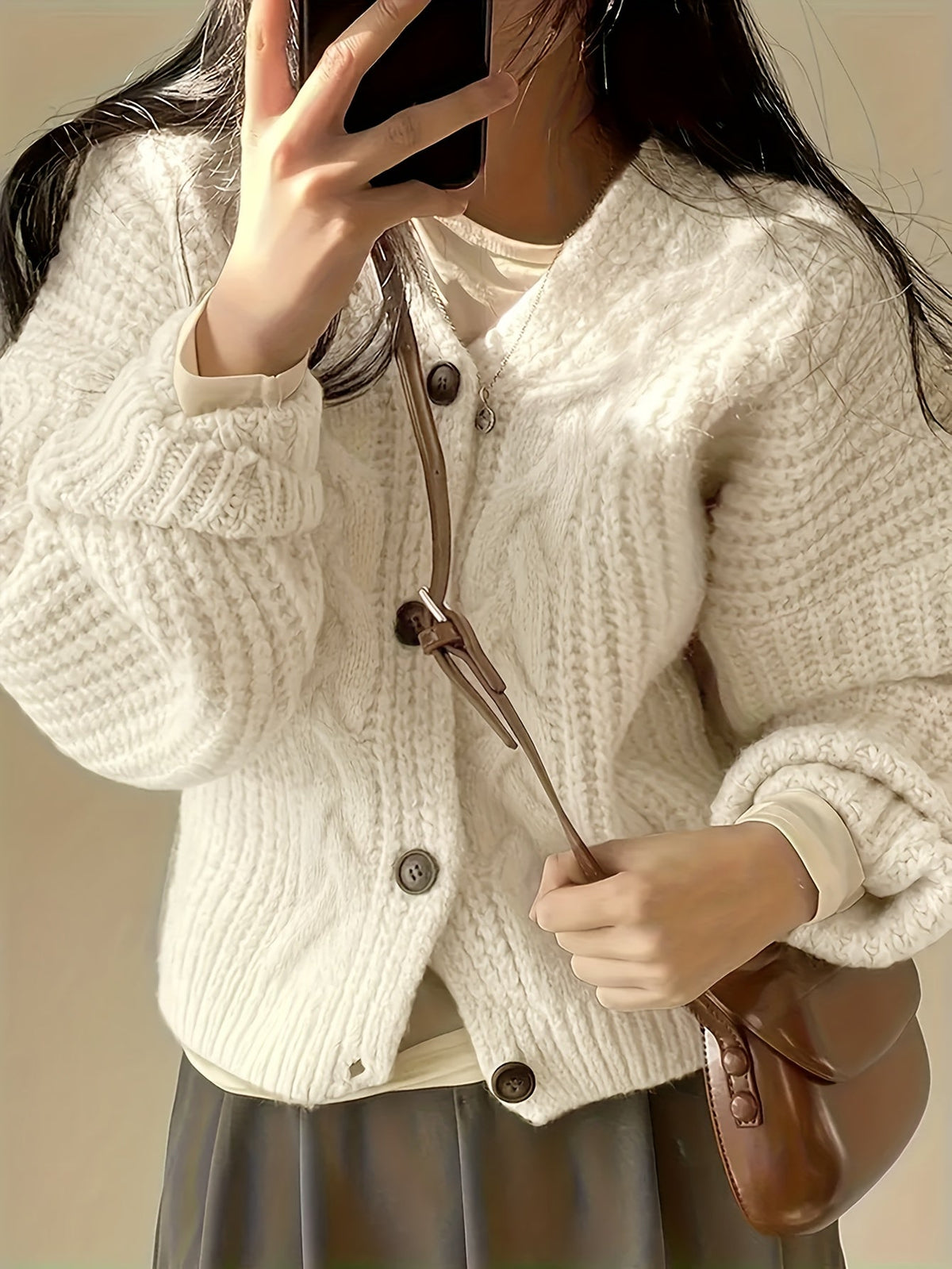 Cardigan Damen creme mit lockerer Passform und Knopfverschluss - 4 - Atelier-Zofia