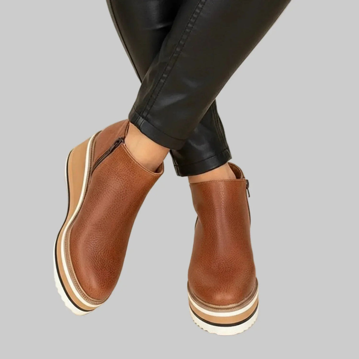 Boots Damen beige mit Keilabsatz und seitlichem Reißverschluss - 4 - Atelier-Zofia