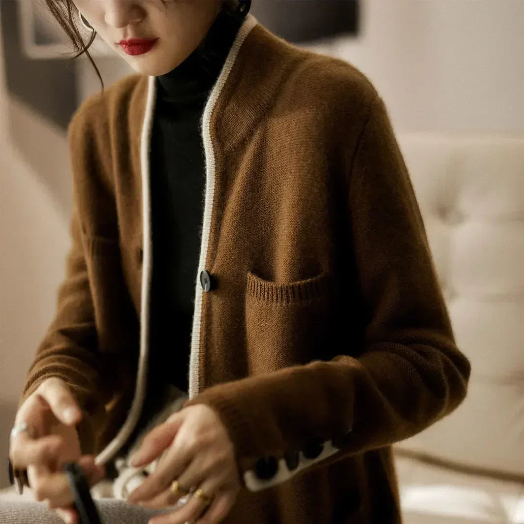 Cardigan Damen braun mit Knopfdesign und Taschen - 2 - Atelier-Zofia