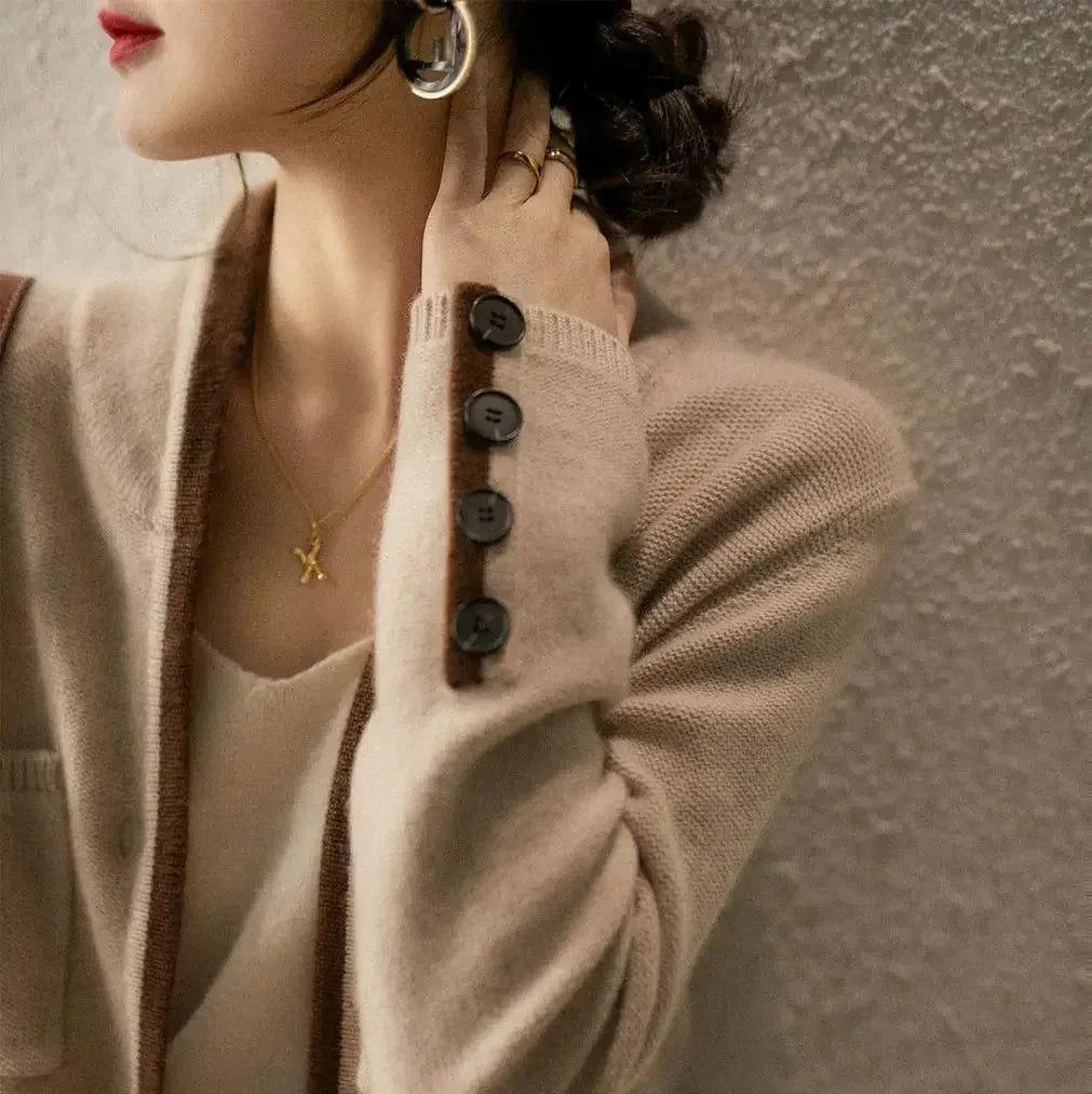 Cardigan Damen braun mit Knopfdesign und Taschen - 12 - Atelier-Zofia