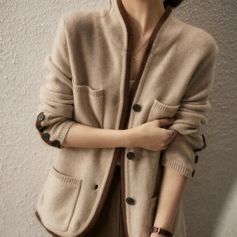 Cardigan Damen braun mit Knopfdesign und Taschen - 14 - Atelier-Zofia