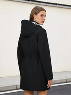 Jacke Damen schwarz tailliert mit Kapuze und Karomuster - 2 - Atelier-Zofia